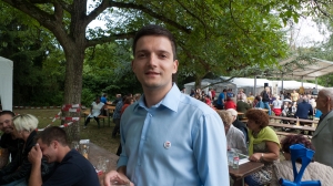 Der freie Bürgermeister Kandidat Sebastian Greiber beim Pfarrfest der Pfarrei Maria Heimsuchung in Wadgassen