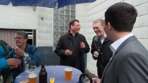 Der freie Bürgermeister Kandidat Sebastian Greiber bei der Eröffnung der Kirmes in Friedrichweiler. Mit einem schönem Umzug durch den Ort, haben sich auch viele Zuschauer vom schlechten Wetter nicht abhalten lassen.