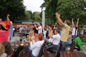 Public Viewing im Biergarten im Parkbad Wadgassen