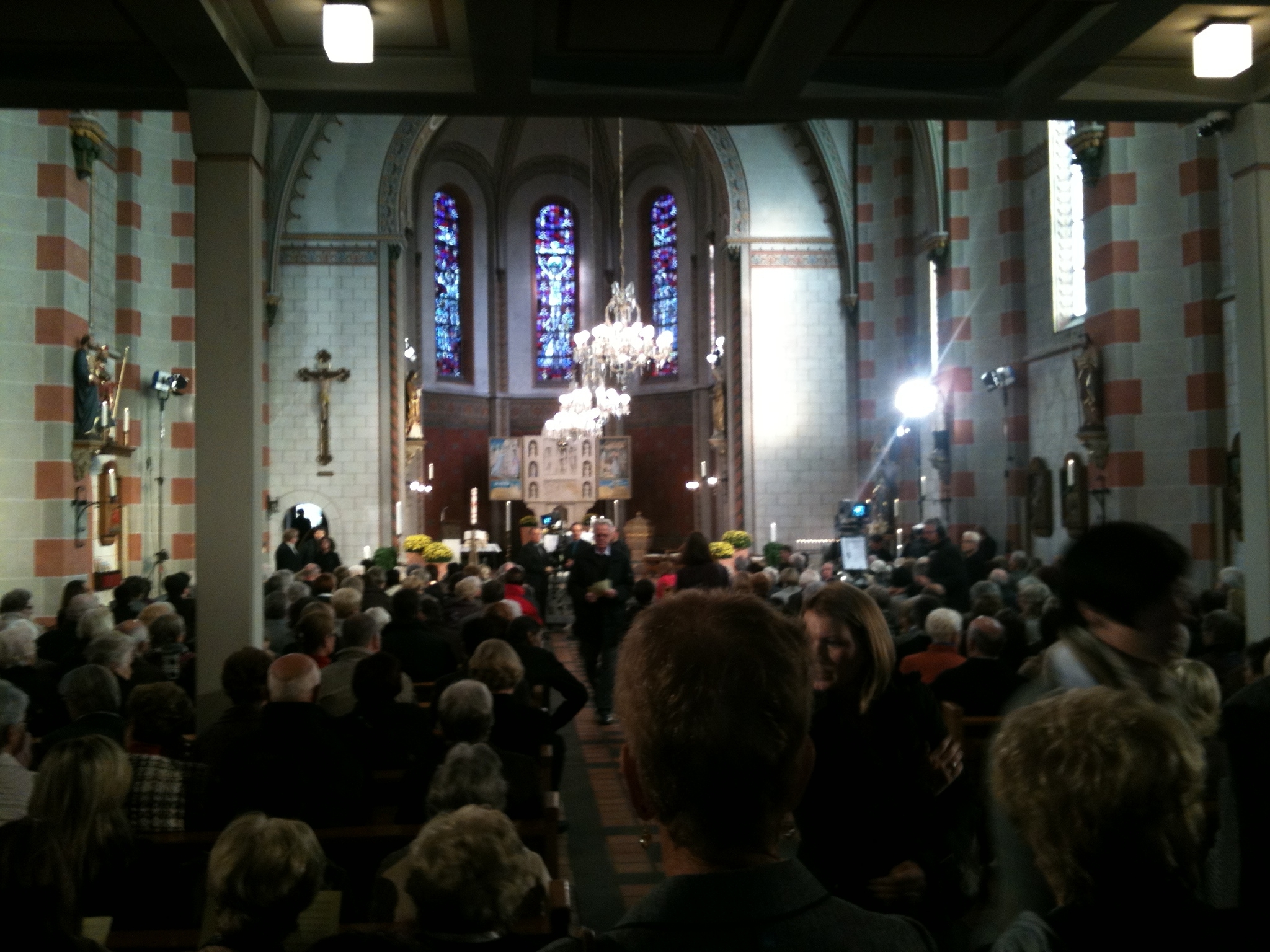 Fernsehmesse der ARD zum Fest Allerheiligen in der Pfarrkirche Maria Heimsuchung am 1.November 2011 in Wadgassen