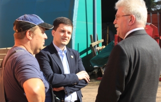 Sebastian Greiber beim Betriebsbesuch bei Bio-Bauer Comtesse in Schaffhausen