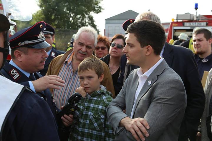 Auch dieses Jahr besuchte der freie Bürgermeister Kandidat Sebastian Greiber die Übung der Feuerwehr Wadgassen. Die Feuerwehr Wadgassen führte ihre Jahreshauptübung in einer Lagerhalle der Firma ST-Rubber im Industriegebiet Sitters durch. Außer Differten waren alle Löschbezirke im Einsatz.