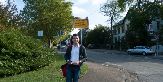 Nach Differten und Friedrichweiler ist der freie Kandidat Sebastian Greiber nun im Ortsteil Hostenbach unterwegs.