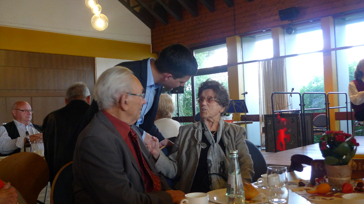 Auch in diesem Jahr besuchte der freie Kandidat zur Bürgermeisterwahl in Wadgassen, Sebastian Greiber, den Seniorennachmittag in Schaffhausen.