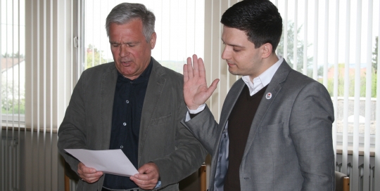 Sebastian Greiber wird als neuer Bürgermeister ernannt und vereidigt.