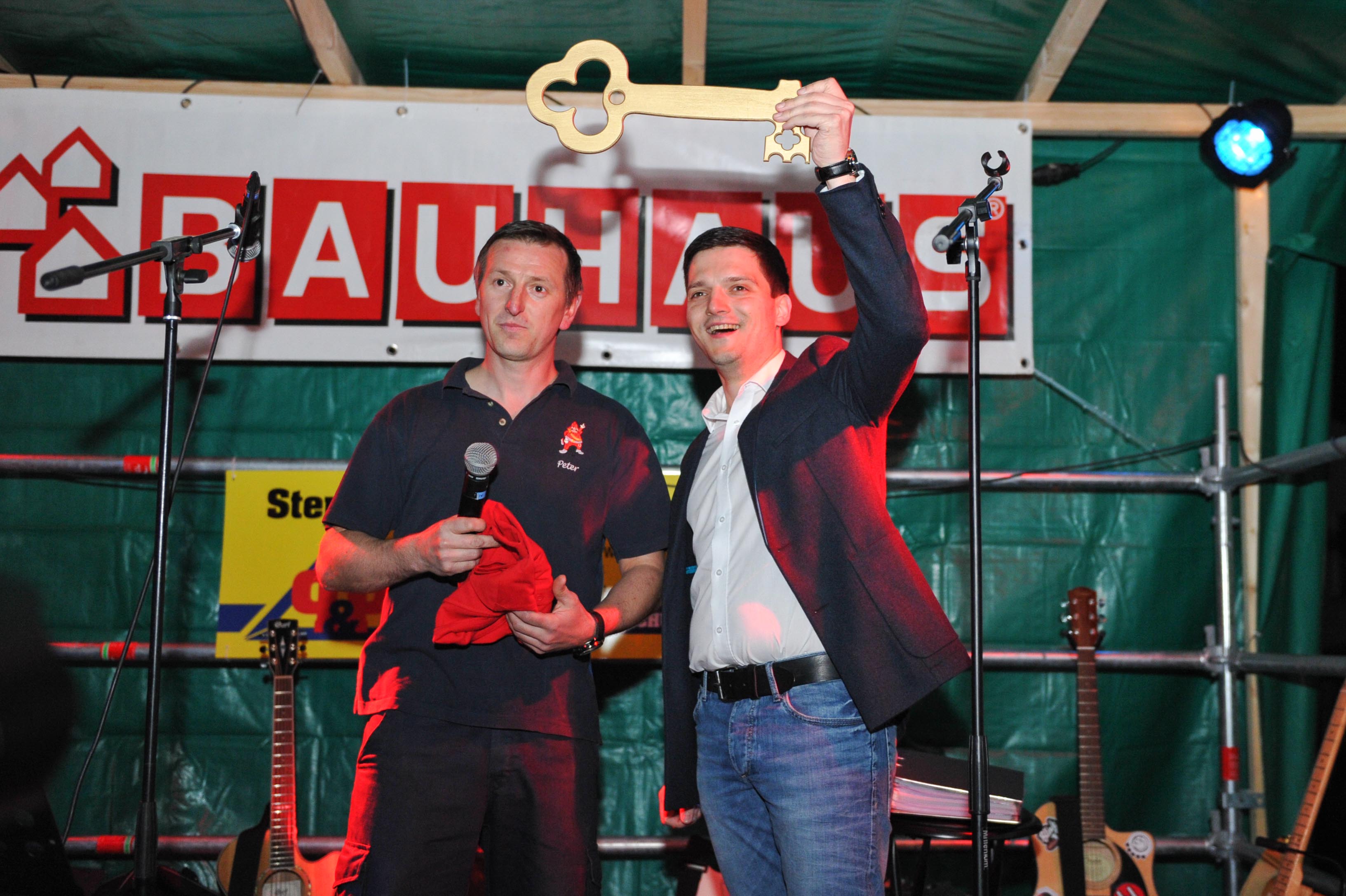 Amtsantritt von Bürgermeister Sebastian Greiber mit Schlüsselübergabe beim maifest der Feuerwehr Werbeln