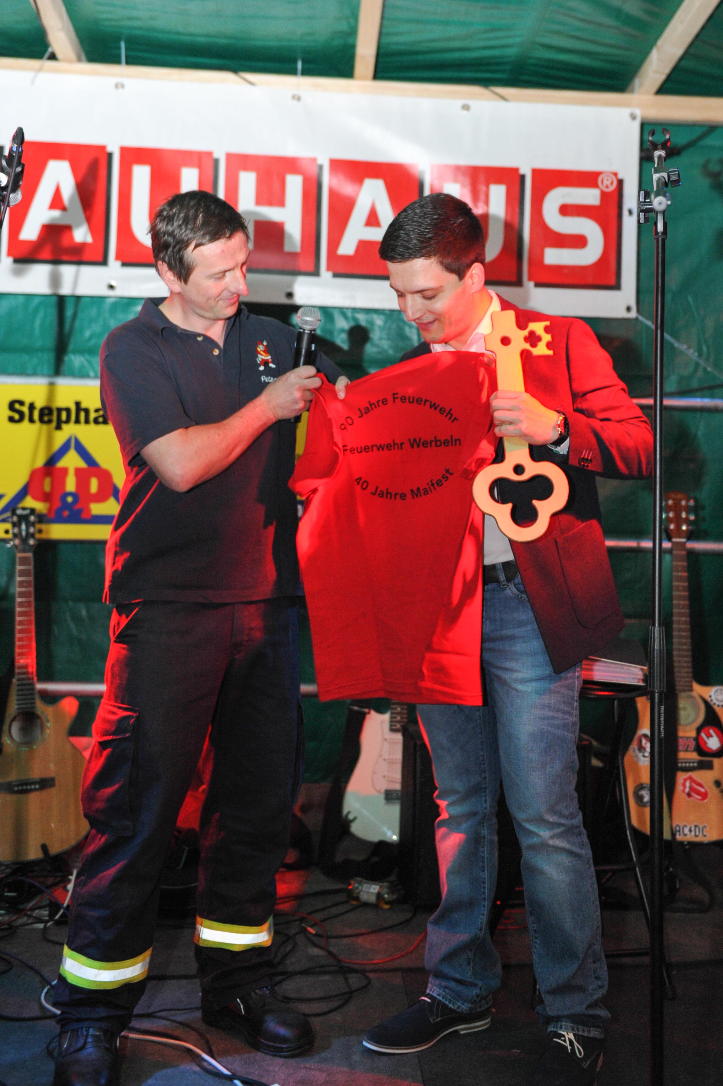 Amtsantritt von Bürgermeister Sebastian Greiber mit Schlüsselübergabe beim maifest der Feuerwehr Werbeln