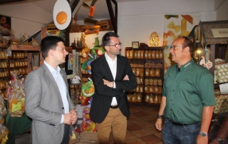 Bürgermeister Greiber und Umweltminister Jost zu Besuch beim Geflügelhof von Gerd Lorson