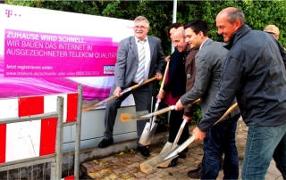 Start zum DSL Ausbau in Wadgassen mit Spatenstich am Rathaus