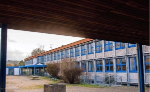 In die Bisttalschule soll die Grundschule Differten mit ihrer Dependance in Werbeln einziehen. Platz wäre auch noch zum Beispiel für den Ortsvorsteher. FOTOS: ROLF RUPPENTHAL